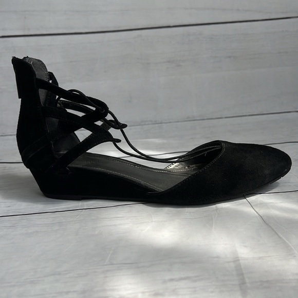 Reaction Kenneth Cole Black Heel With String Suede US 6.5 Med - Picture 7 of 10